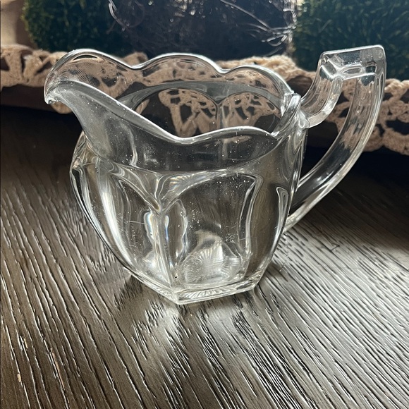 Elegant Clear Glass pitcher - Picture 2 of 3
